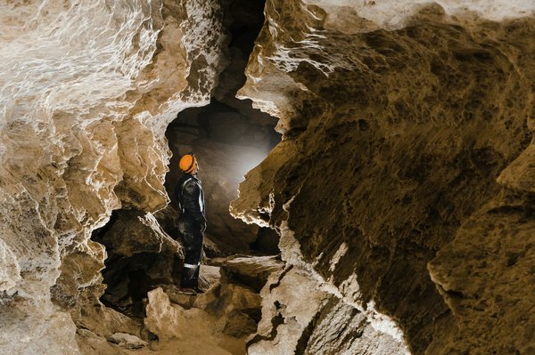 Quels équipements choisir pour une expédition de spéléologie avancée en Slovaquie ?